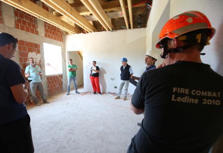 GRADBIŠČE CENTRA ZAŠČITE IN REŠEVANJA RAKEk OGLED ŽUPAN 02 FOTO LJUBO VUKELIČ